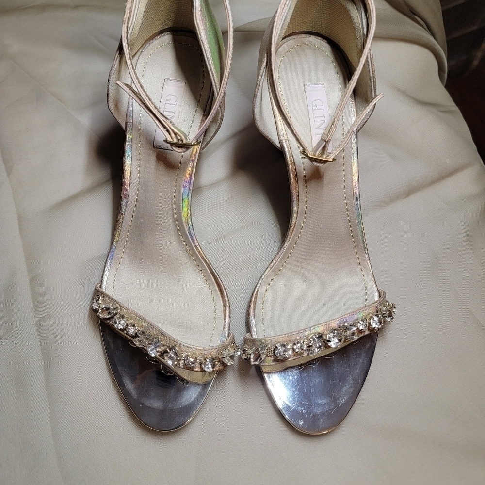 GLINT size 6 high heels